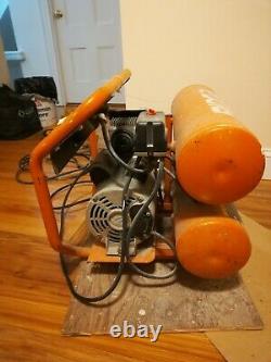 RIDGID 4.5Gal Air Compressor Portable Industrial Used LOCAL PICKUP ONLY @MA02171