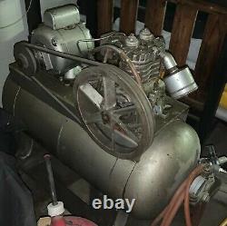Vintage (1950) DeVilbiss Air Compressor Good Condition / Refurb or Parts